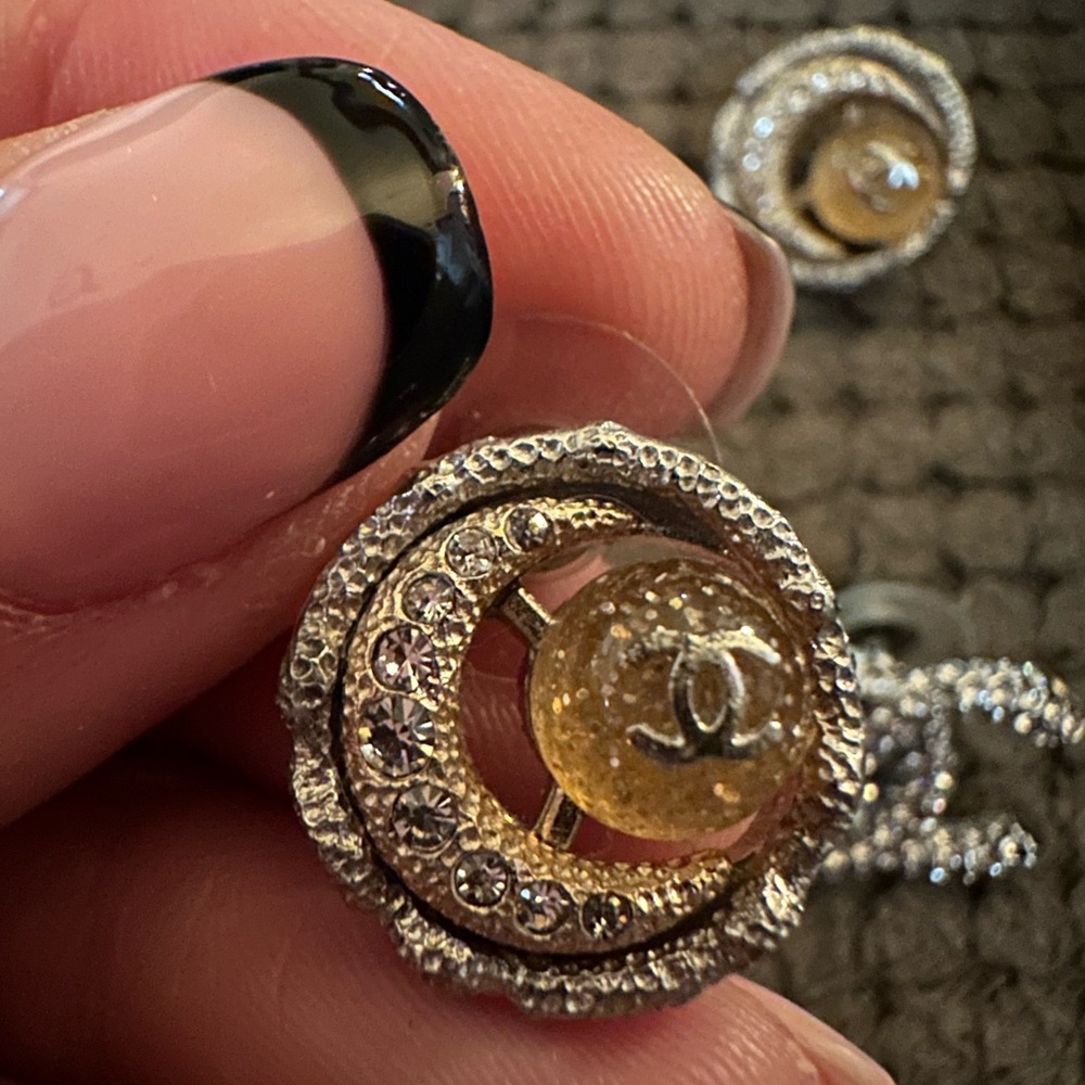 Bundle of Chanel Earring - Picture 3 of 7